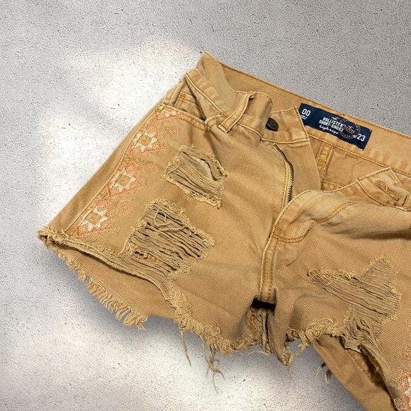 Hollister High Rise Short-Shorts - Picture 3 of 4